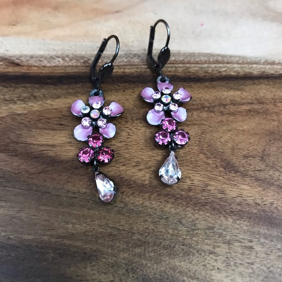 Crystal flower pendant pink earrings - Picture 3 of 8